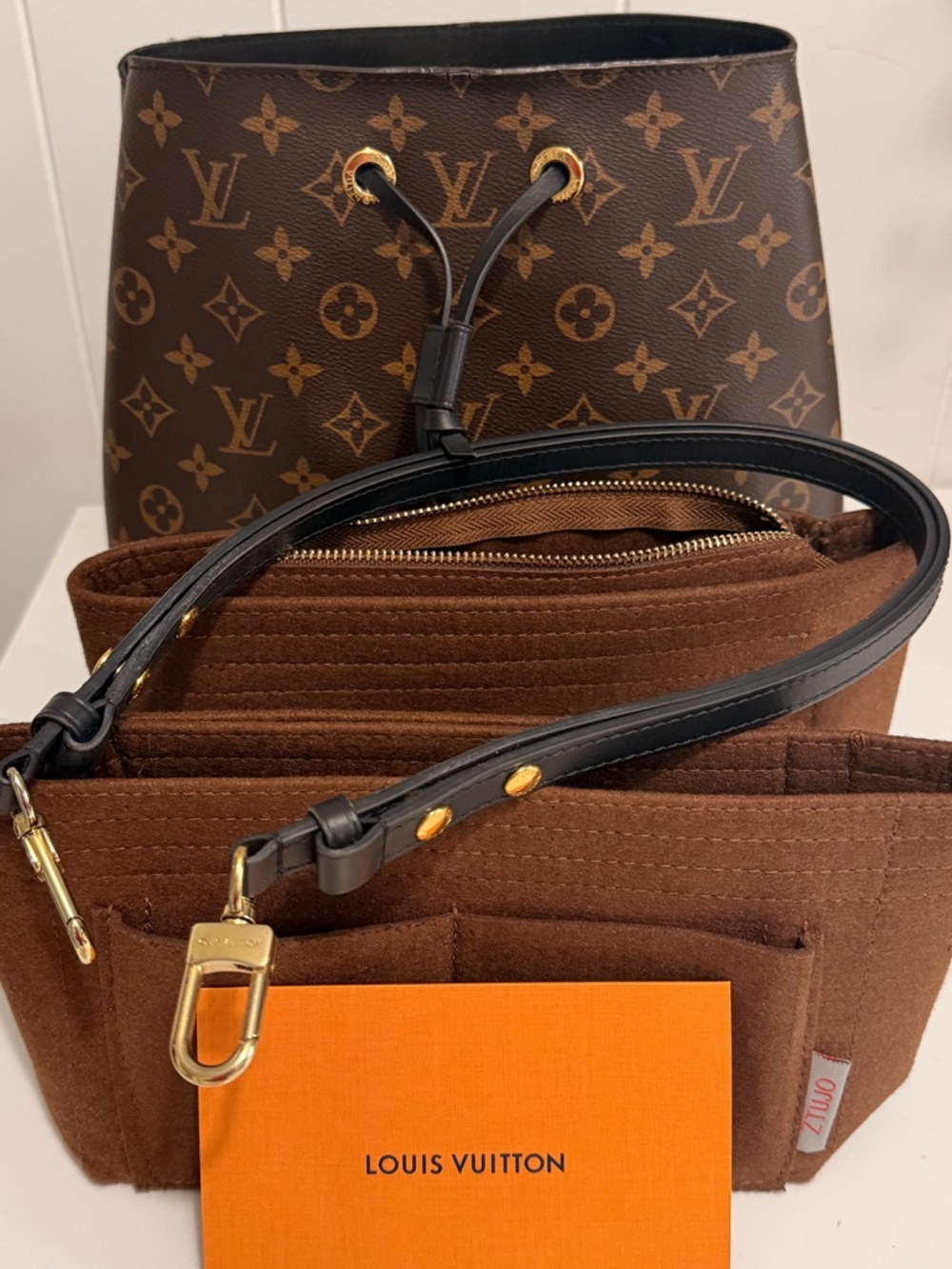 Louis Vuitton Monogram Canvas Black Trim Drawstring Shoulder Bag - Picture 4 of 9
